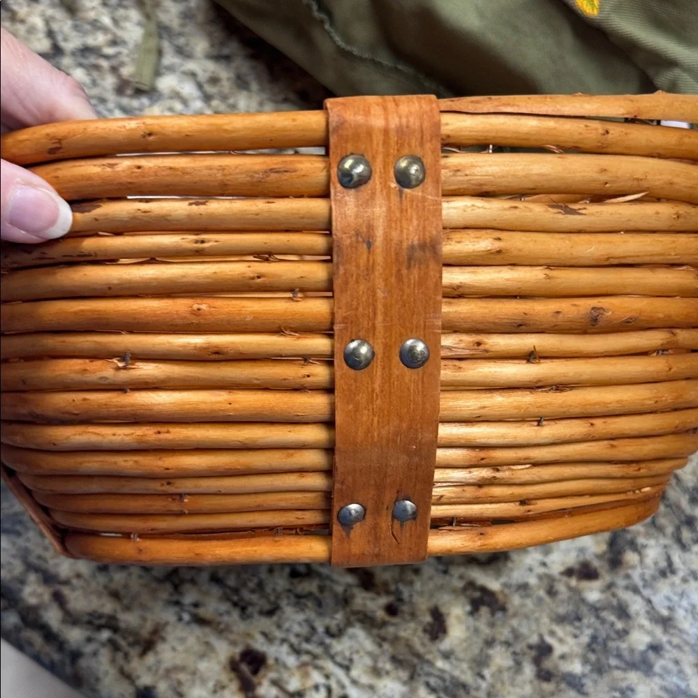 Baskets Oval Rustic Brown Wicker Baskets Set and 1 Green Leaf Liner